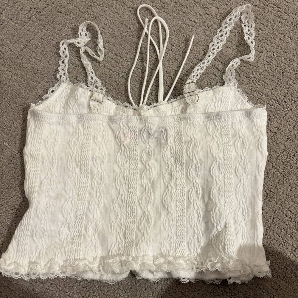 Elegant White Lace Women’s Top Edikted - Picture 2 of 3